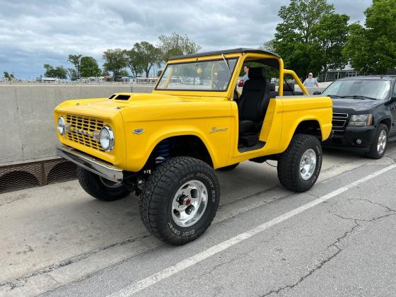 1977 Ford Bronco nice vehicle fiberglass body 5300 Miles
