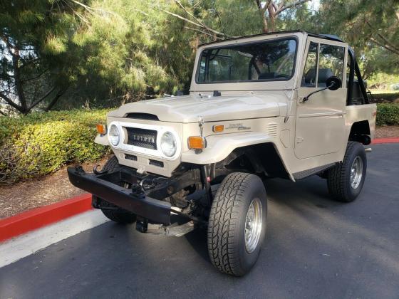 1973 Toyota Land Cruiser FJ40 fully restored body and interior