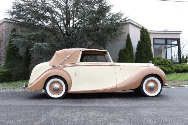1947 Bentley Mark VI Drophead two tone paint Nice chromework