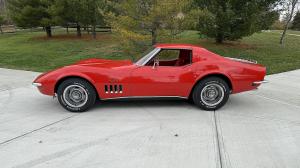 1969 CHEVROLET CORVETTE T TOP 350 4SPD MONZA RED RED INTERIOR