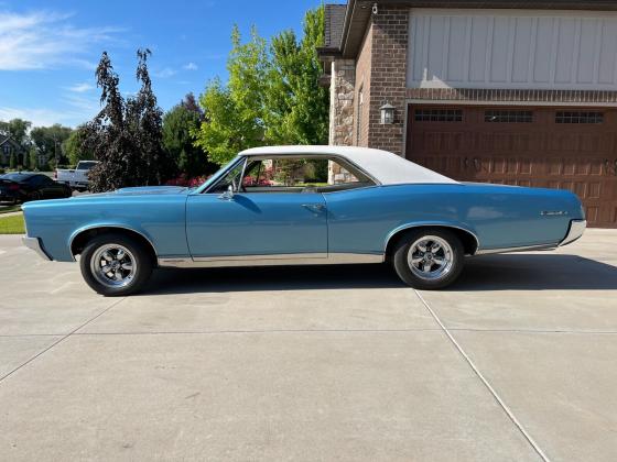 1967 Pontiac GTO 400 engine and automatic transmission