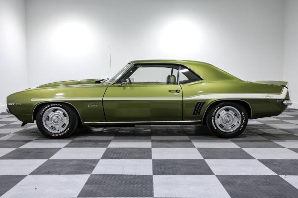 1969 Chevrolet Camaro 327ci V8 5 Speed Manual